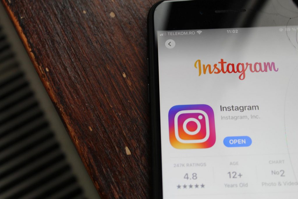 Instagram testa feed em tela cheia Ópcevê